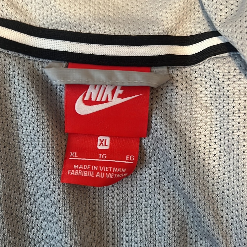 Nike jacket - Picture 3 of 3